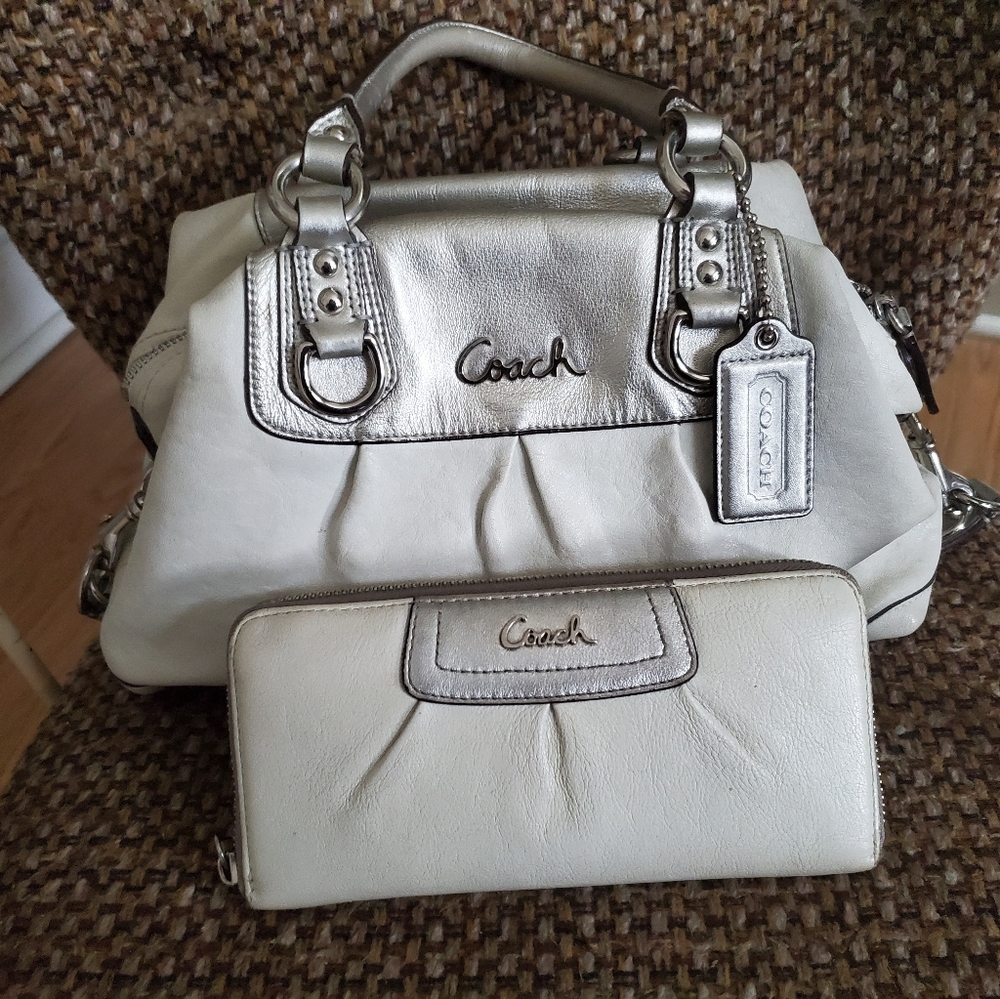 F15444 Coach Ashley Leather Satchel w/ Wal…